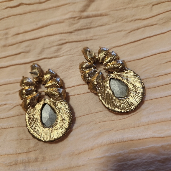 Anthropology statement earrings - Picture 5 of 8